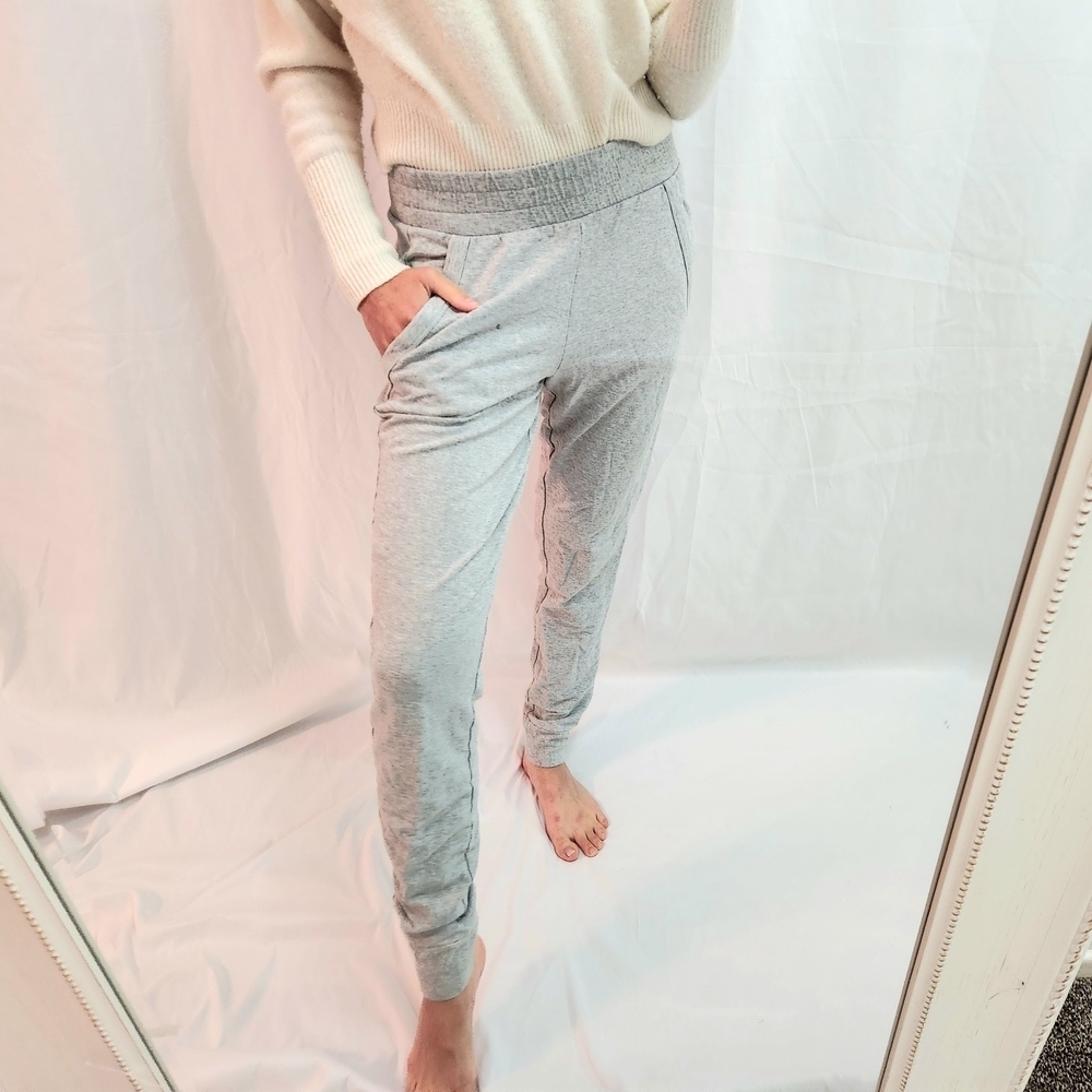 ALO Yoga Heather Gray Apparel